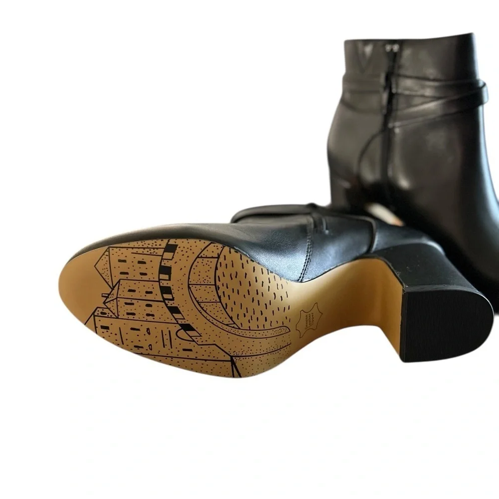 Bella Vita Black Ankle Booties women’s          size 8